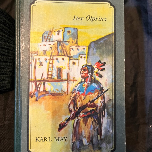 Shelf Display Books - Picture 9 of 16